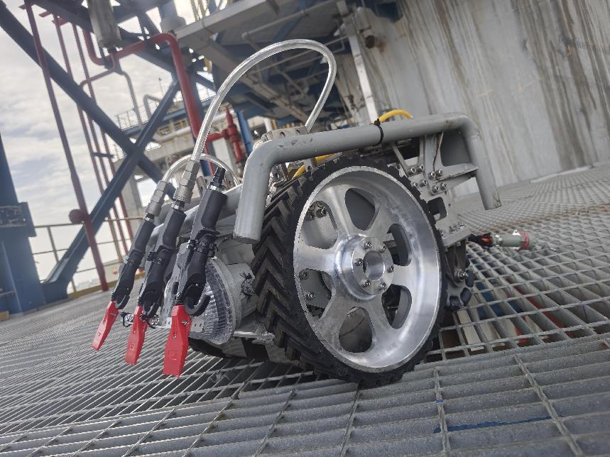 ​“爬壁机器人”：让生产更上“一层楼”(图1)